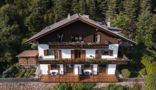One-Bedroom Apartment with Balcony
