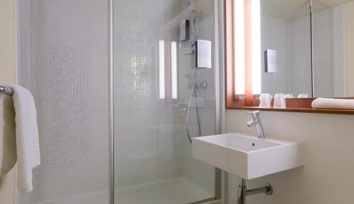 Standard Twin Room with One Single Bed - Up to Ten Years