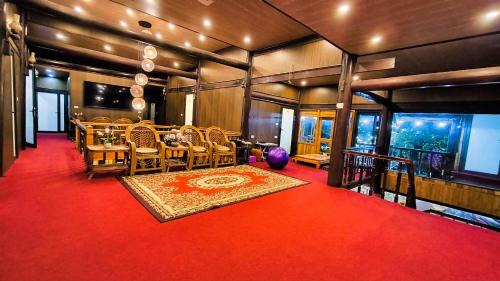 10-Bed Mixed Dormitory Room