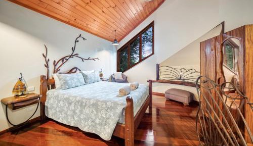 Wait-a-while Two-Bedroom Treehouse