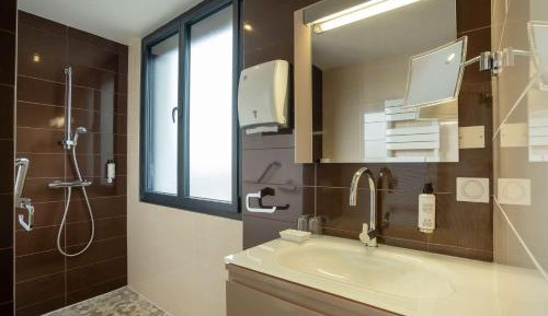 Two-Bedrooms Queen Apartment