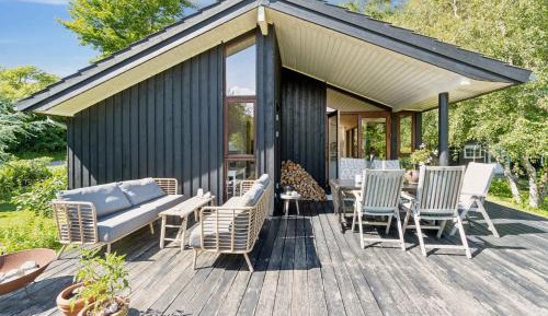 Three-Bedroom Holiday Home 