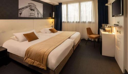 Connecting Family Room - Non-Smoking