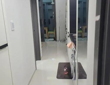 One-Bedroom Apartment with Park View