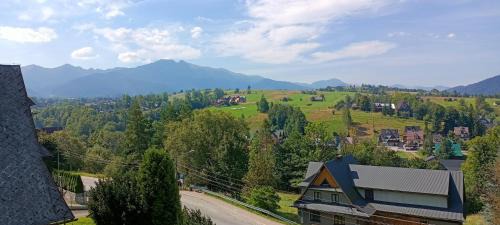 Three-Bedroom Apartment with Mountain View