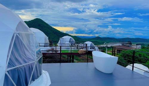 Luxury Tent with Bath Tub