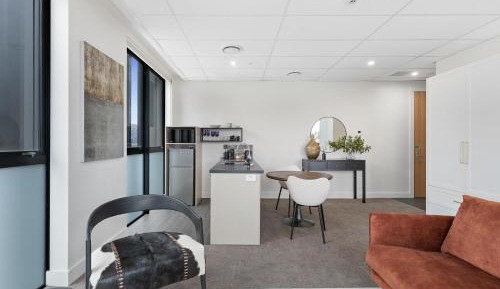 Apartment with Mountain View
