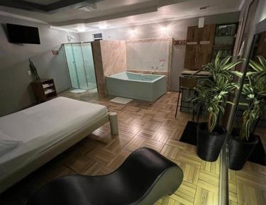 Suite with Hot Tub