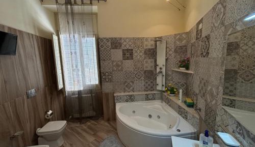 Suite with Hot Tub
