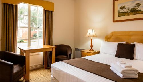 Deluxe Queen Suite
