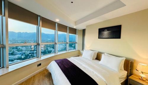 Three-Bedroom Apartment with Mountain View