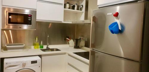 One-Bedroom Apartment with Lake View