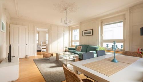 Three Bedroom Deluxe Apartment with Garden View