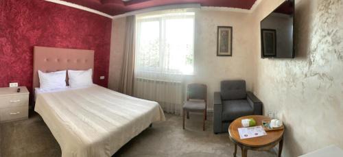 Deluxe Double Room (2 Adults + 1 Child)