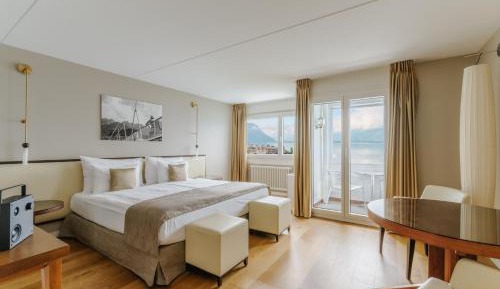  Mona Suite – lake view and balcony