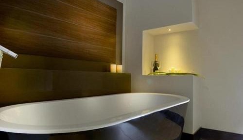 Deluxe King Suite
