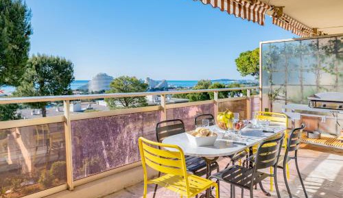 Two-Bedroom Apartment with Terrace and Sea View