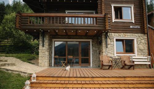 Apartment with Mountain View