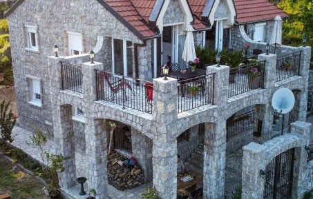 One-Bedroom Apartment with Balcony and Mountain View  