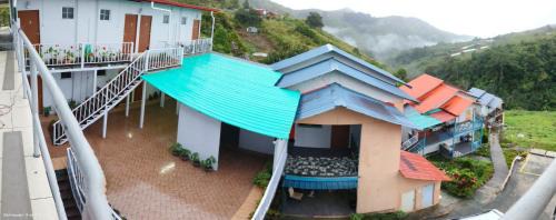 Deluxe Room (2 Adults + 1 Child)