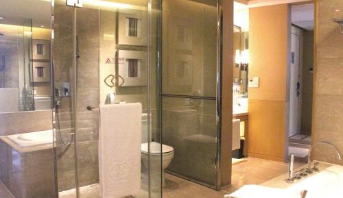 Superior King Room with City View