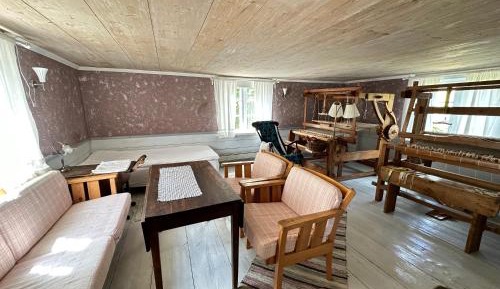 Single Room with Shared Bathroom