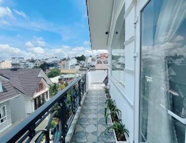 One-Bedroom Apartment with City View