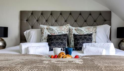 Three-Bedroom Apartment with Balcony