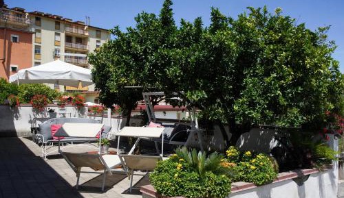 Quadruple Room with Private Bathroom