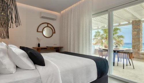 Luxury Two Bedroom Apartment Beach Front