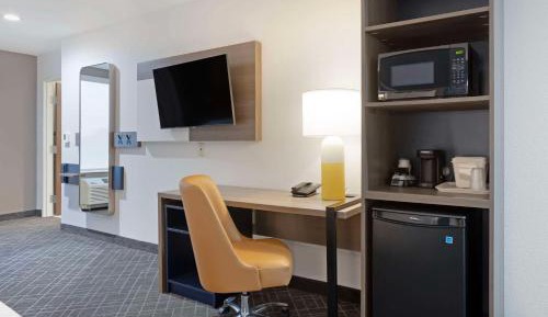 Quadruple Room with Two Queen Beds - Disability Access/Non Smoking/Interior Hall