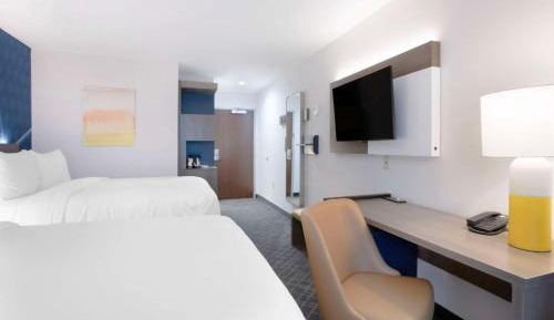 Quadruple Room with Two Queen Beds - Non Smoking/Interior Hall