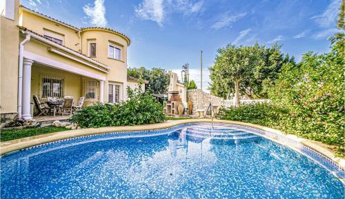 Two-Bedroom Holiday Home