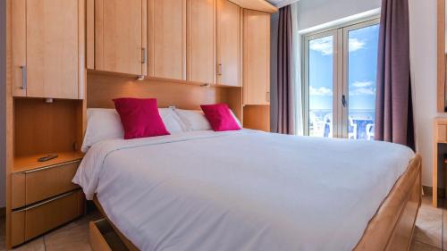 Superior One-Bedroom Apartment with Sea View 