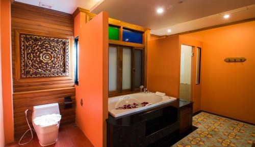 Executive Suite with Pool Access