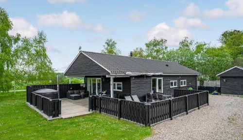 Three-Bedroom Holiday Home 