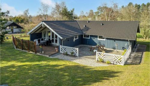 Three-Bedroom Holiday Home 