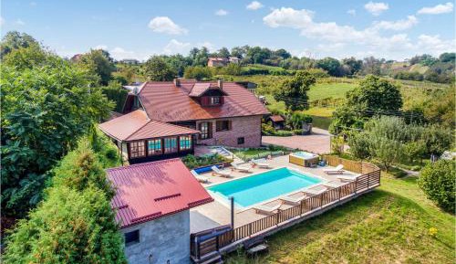 Six-Bedroom Holiday Home