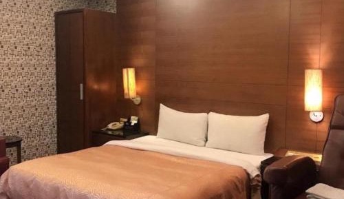 Queen Room with Spa Bath