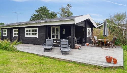 Three-Bedroom Holiday Home 
