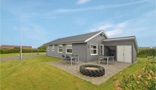 Three-Bedroom Holiday Home 