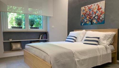 Studio Apartment with One Double Bed