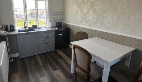 Deluxe One-Bedroom Apartment with Ocean View