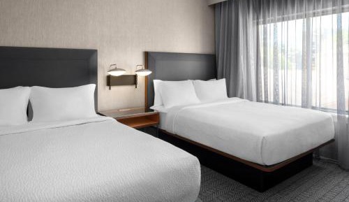 Guest Room, Two Queen Beds