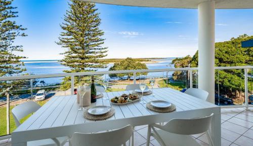 Three-Bedroom Apartment with Ocean View