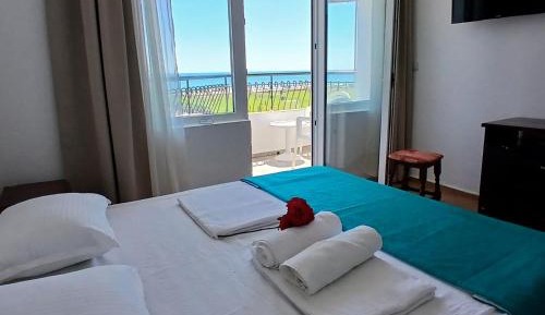Standard Triple Room with Sea View