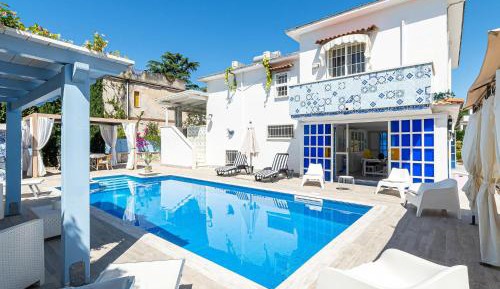 Five-Bedroom Holiday Home