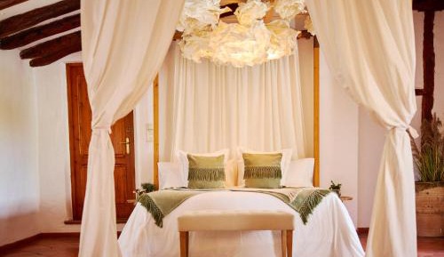 Deluxe Queen Suite