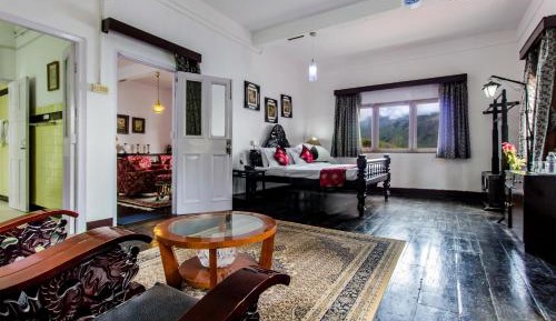 Suite with Sitting Room and Mountain View