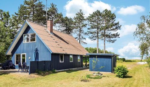 Three-Bedroom Holiday Home 